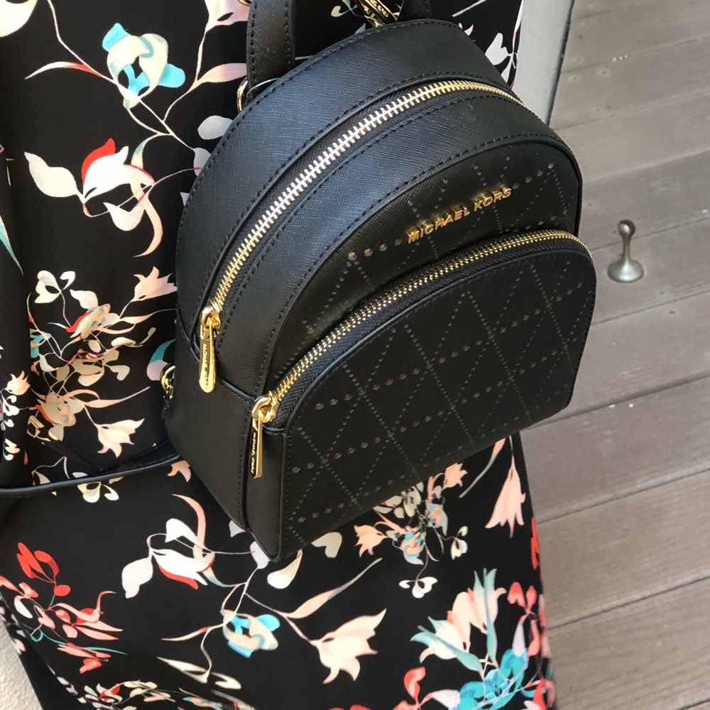 Authentic Michael Kors xsmall abbey back pack - Picture 7 of 8